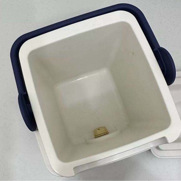 Vintage Igloo Beverage Cube Red 1 Gal/3.8 L Hot Cold Chest Cooler Made in USA - Picture 11 of 14